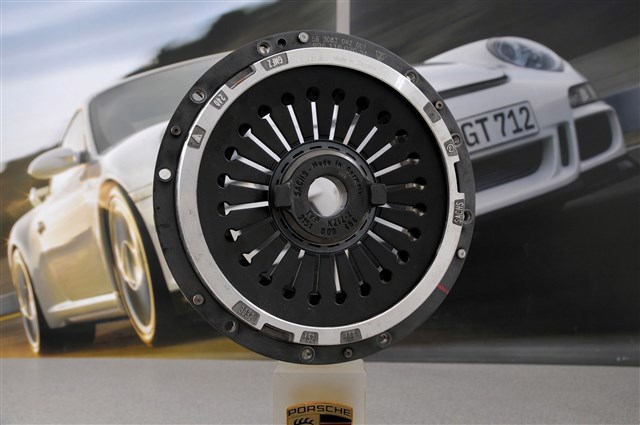 Натискний диск зчеплення 99611602752 PORSCHE