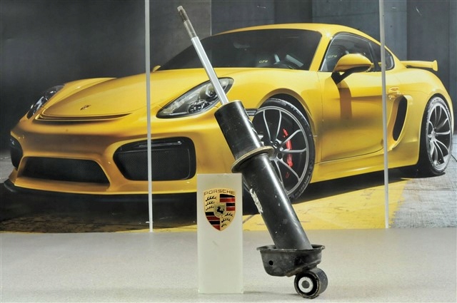 Стійка амортизатора задня 99633305161 PORSCHE