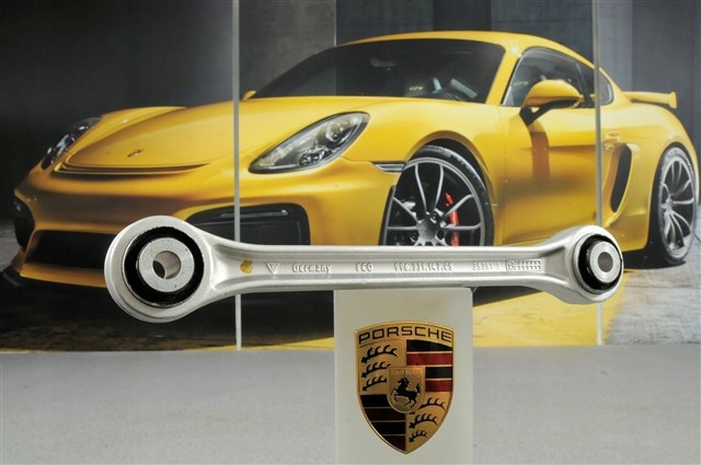 Важіль передньої підвіски верхній, правий 99733104701 PORSCHE