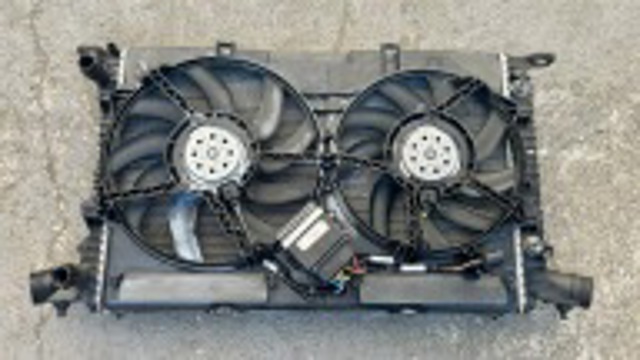 Радіатор системи охолодження двигуна 9A712125110 PORSCHE