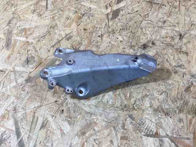 Кронштейн подушки (опори) двигуна, задньої 9J1199208C PORSCHE