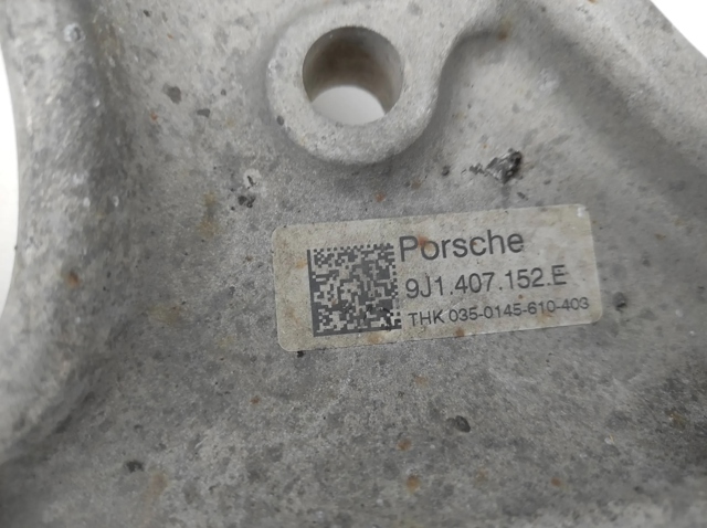 Правий важіль передній нижній підвіски 9J1407152E PORSCHE