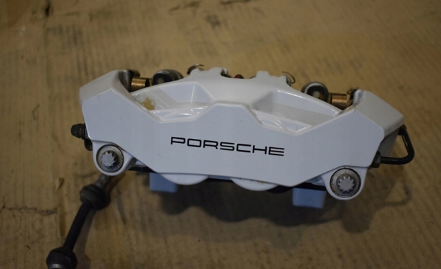 Задній гальмівний супорт лівий 9J1615423K PORSCHE