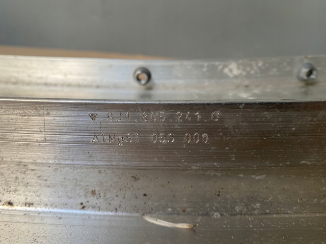Підсилювач бампера переднього 9J1805241C PORSCHE