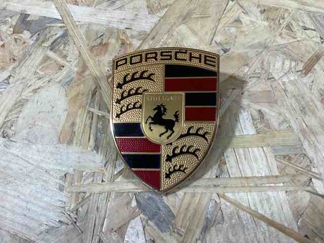 Емблема капота 9P1853601 PORSCHE