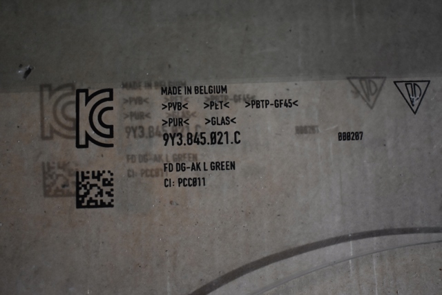 Вікно (передніх дверей) двері 9Y3845021C PORSCHE