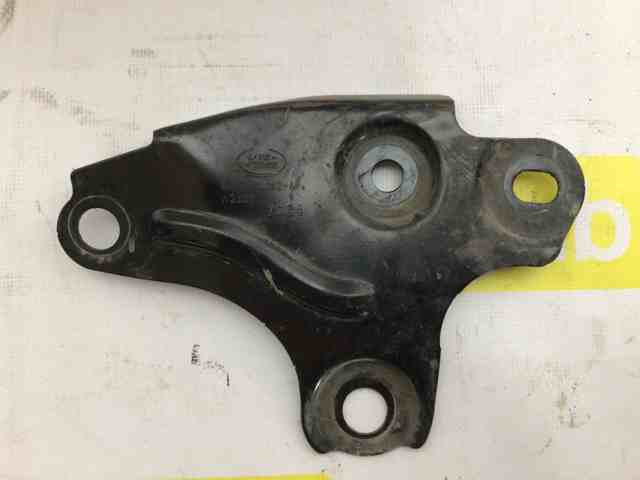Кронштейн подушки (опори) двигуна, правої LR024733 LAND ROVER