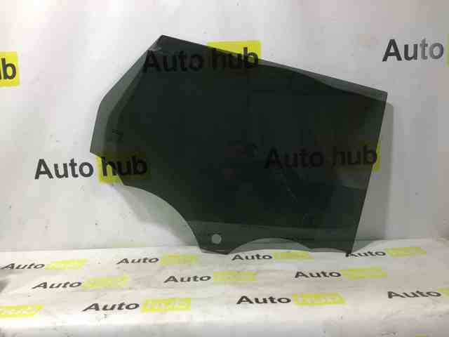 Скло задньої двері правої LR026714 LAND ROVER
