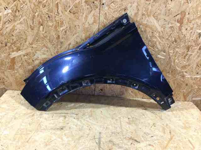 Бічна частина передня ліва LR027590 LAND ROVER