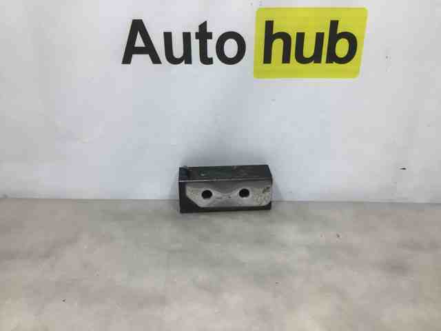 Кронштейн передньої панелі, лівий LR033057 LAND ROVER