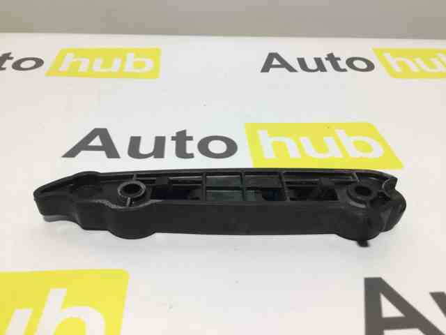 Кронштейн бампера переднього, правий LR034210 LAND ROVER