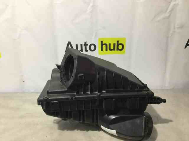 Корпус повітряного фільтра, лівий LR036426 LAND ROVER