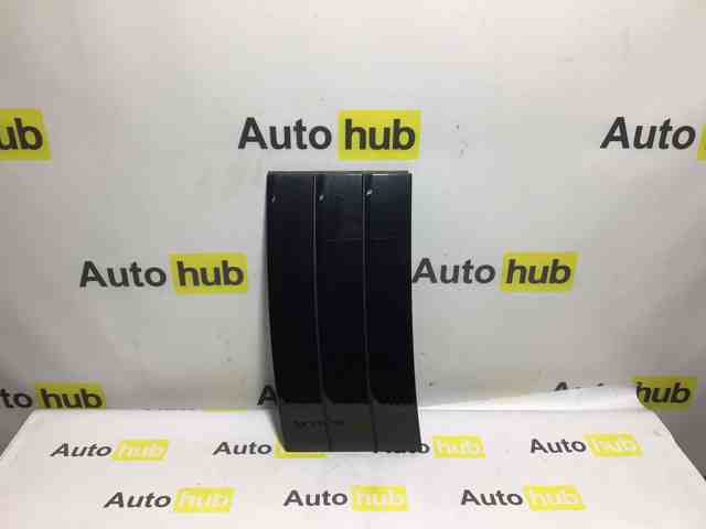 Молдинг передніх правих дверей LR038863 LAND ROVER