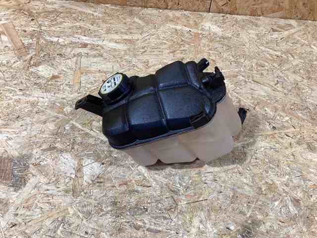 Розширювальний бачок охолодження LR060349 LAND ROVER
