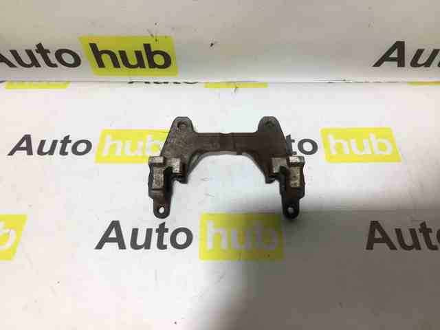 Скоба гальмівного супорта переднього LR061379 LAND ROVER