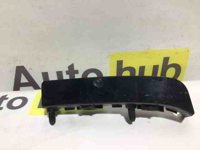 Кронштейн бампера заднього, правий LR066744 LAND ROVER