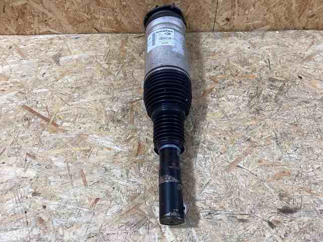 Стійка передня права LR081560 LAND ROVER