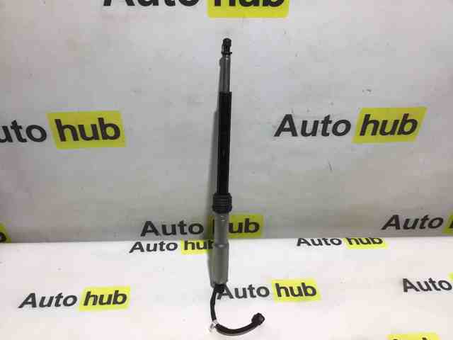 Амортизатор двері п'ятої LR083965 LAND ROVER