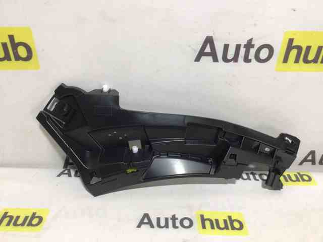 Кронштейн кріплення бампера переднього правий LR098693 LAND ROVER