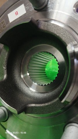Колеса і маточини LR081538 LAND ROVER