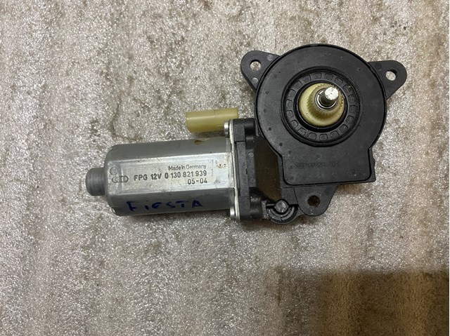 Мотор склопідйомника дверей передніх, правих 0130821939 FORD
