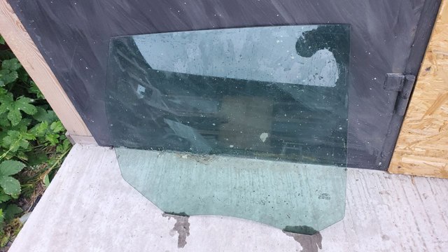 Скло задньої двері правої 1226718 FORD