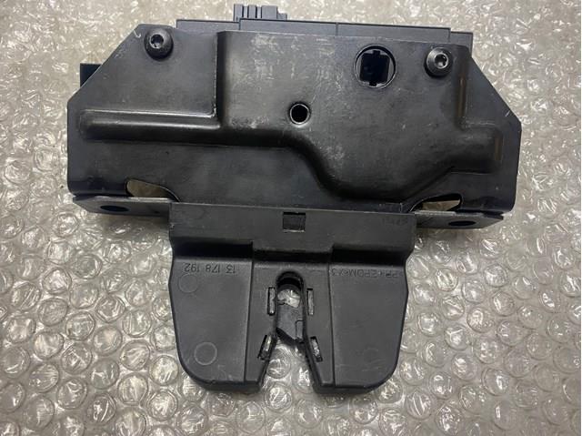 Замок багажника 13178192 OPEL