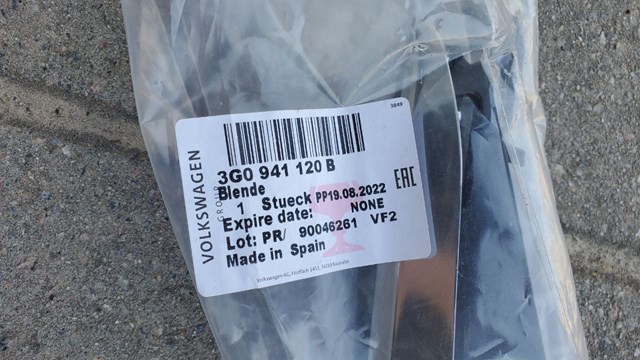 Вія (накладка) правої фари 3G0941120B VAG