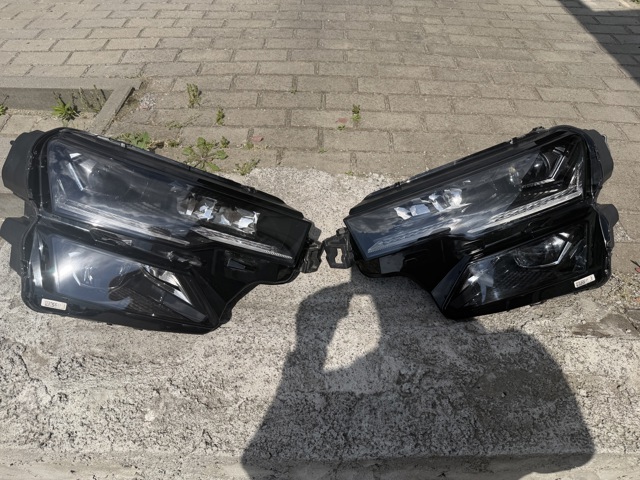 Фара дальнього світла в зборі 57B941035 VAG