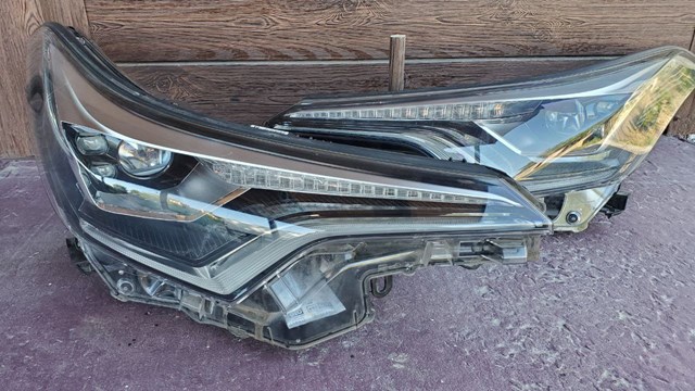 Права блок фара 81110F4170 TOYOTA