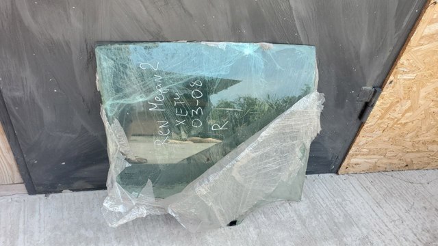 Вікно задніх дверей 8200026563 RENAULT