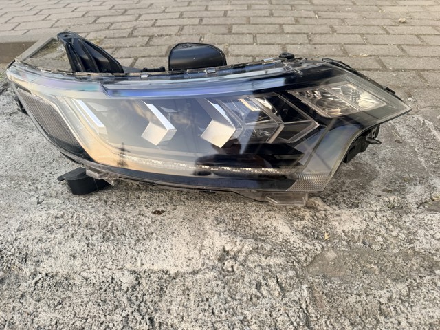 Фара передня права 8301D332 MITSUBISHI