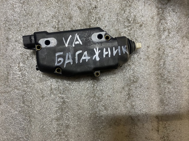 Мотор-привід відкр/закр. замку багажника (3/5-х дв.) 90274241 GM