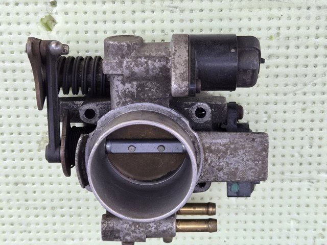 Дросільна заслінка в зборі 90529710 GM