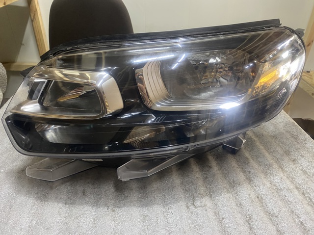 Фара ліва передня 9808567780 PEUGEOT