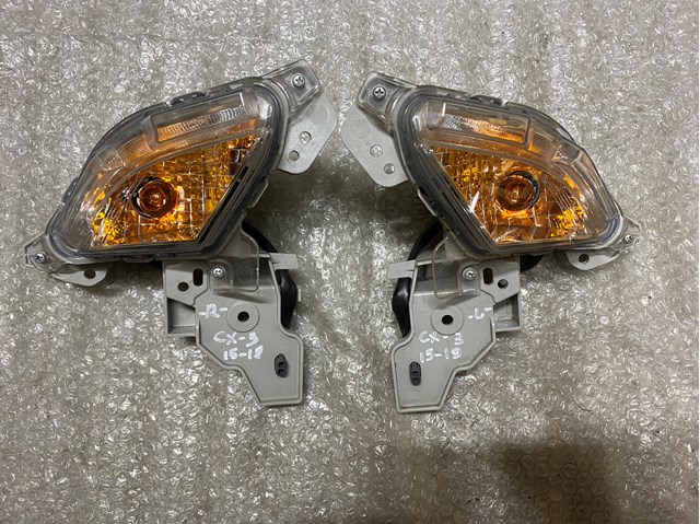 Покажчики повороту (передні) DB2R51350 MAZDA