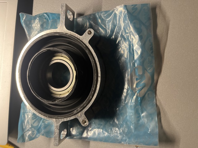 Опора карданного валу 26127605099 BMW