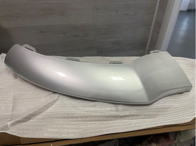 Нижня накладка на передній бампер 292885090064 MERCEDES