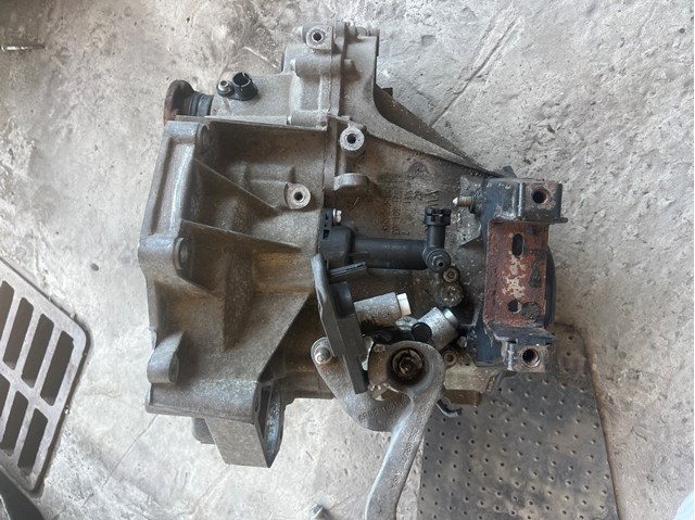 Корпус коробки передач 02T301103AB VAG