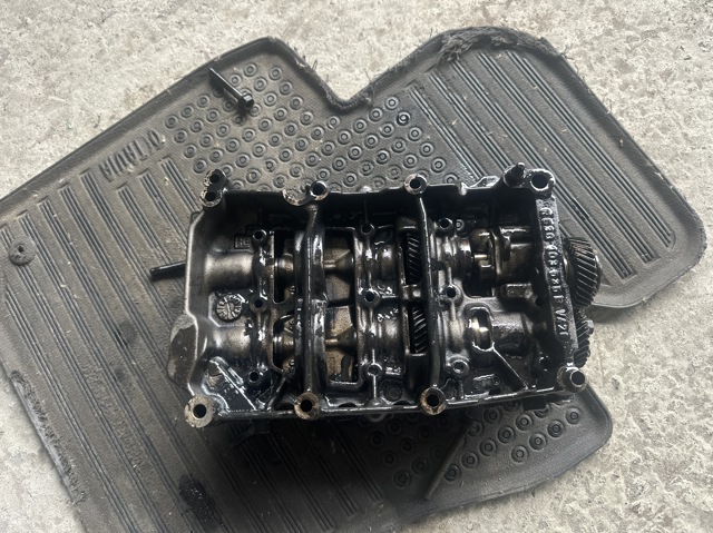 Насос маслозакачуючий 03G103535B VAG