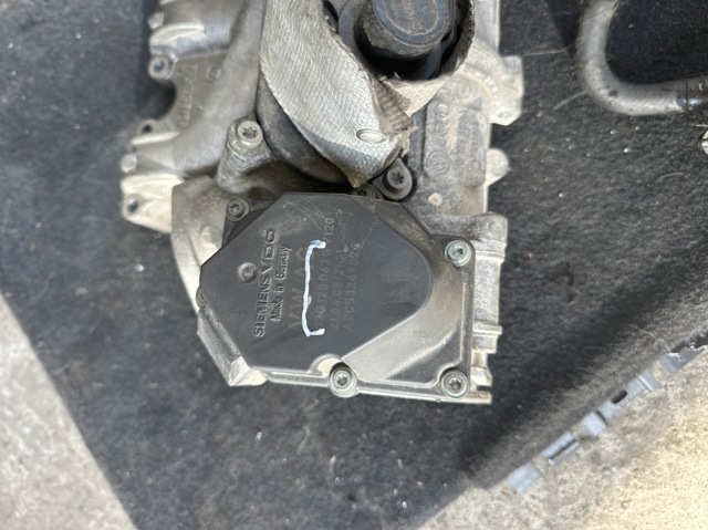 Заслінка повітряна 03G128063G VAG