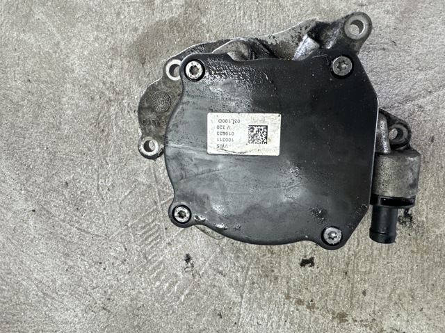 Насос вакуумний 03L100D VAG