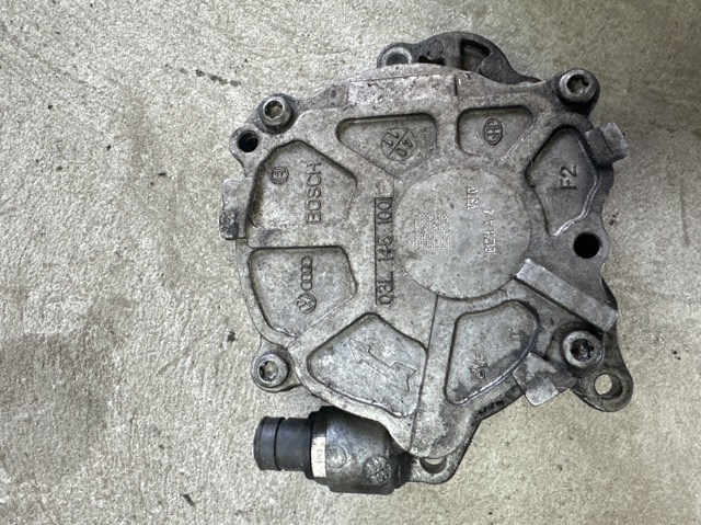Насос вакуумний 03L145100F VAG