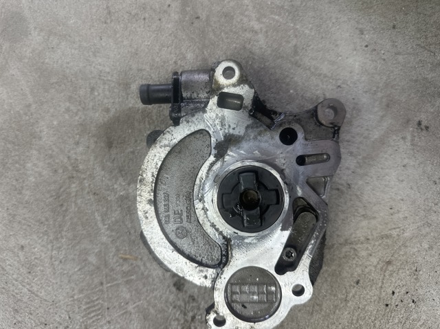 Насос вакуумний 03L145207 VAG