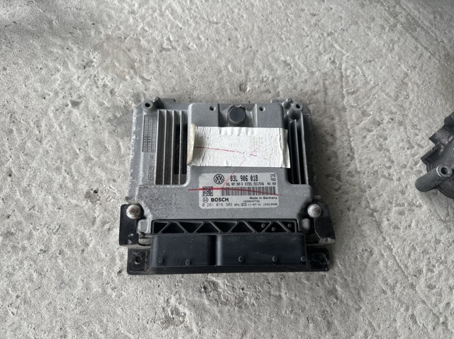 Блок двигуна 03L906018 VAG