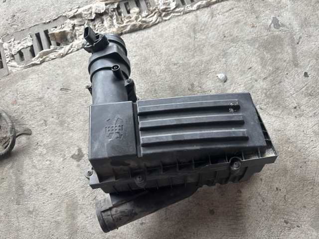 Корпус повітряного фільтра 1K0129607S VAG