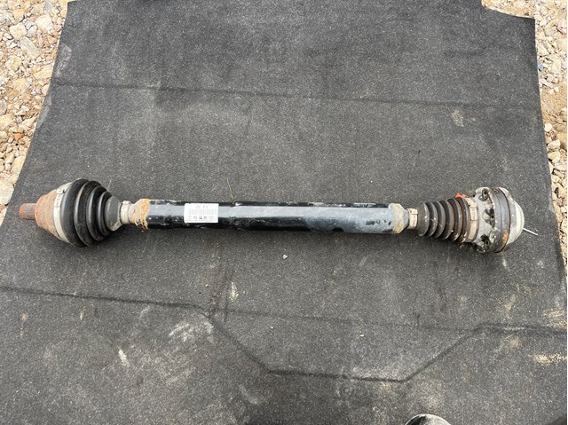 Піввісь передня, права Volkswagen Passat B8