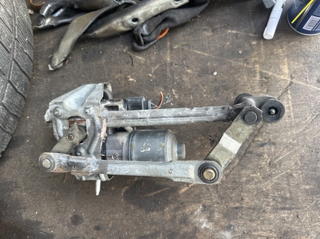 Трапеція склоочисника, ліва 1T0955023E VAG
