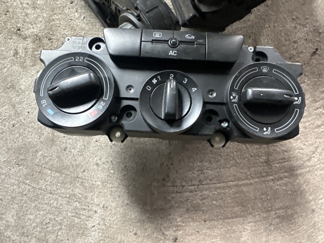 Механізм управління кондиціонером 1Z0820047K VAG