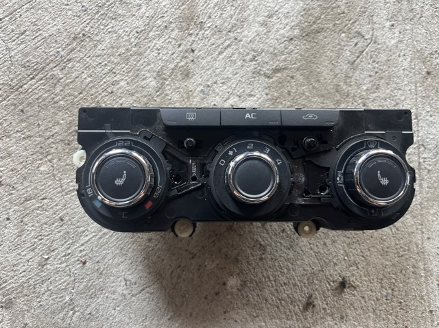 Блок управління кондиціонером 3T0820047K VAG